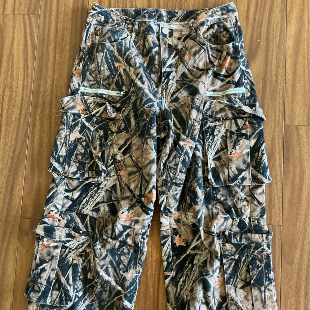 Camouflage Cargo Pants - Picture 3 of 4